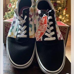 Vans off the wall checkered Women’s sneakers 9.5 NIB